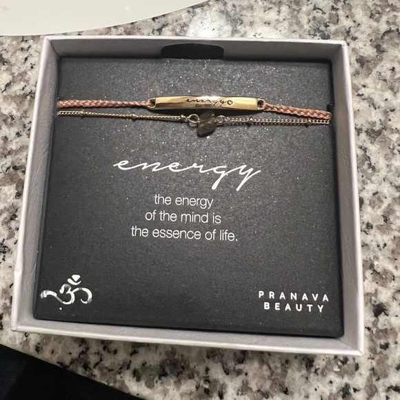 Bracelets never worn four different ones - Picture 4 of 4